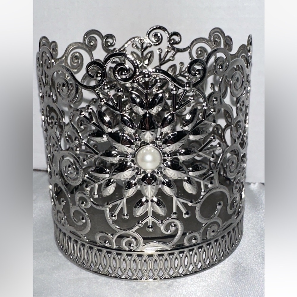 Bath & Body Works 3 Wick Candle Holder - Silver with Pearl - New